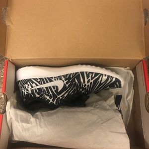Nike Juvenate Print Size 6.5